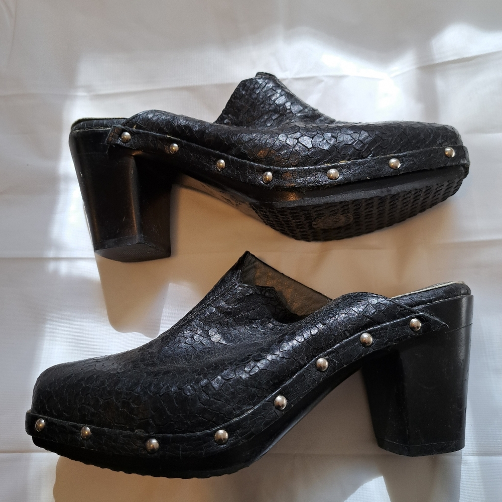 Salpy Clogs - image 4